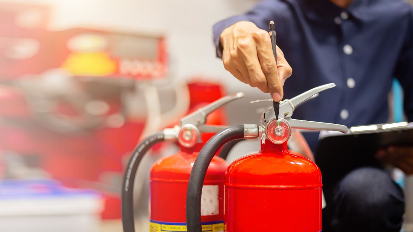 Controllo di estintori e dotazioni antincendio